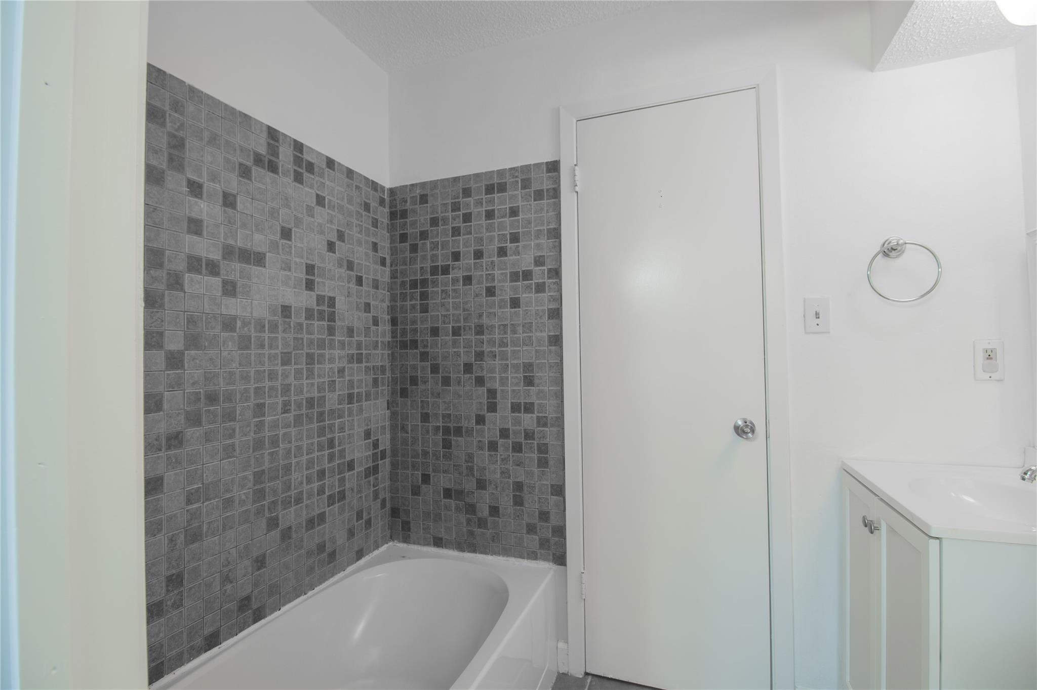 709 Castle Ridge Rd #D Austin, TX 78746