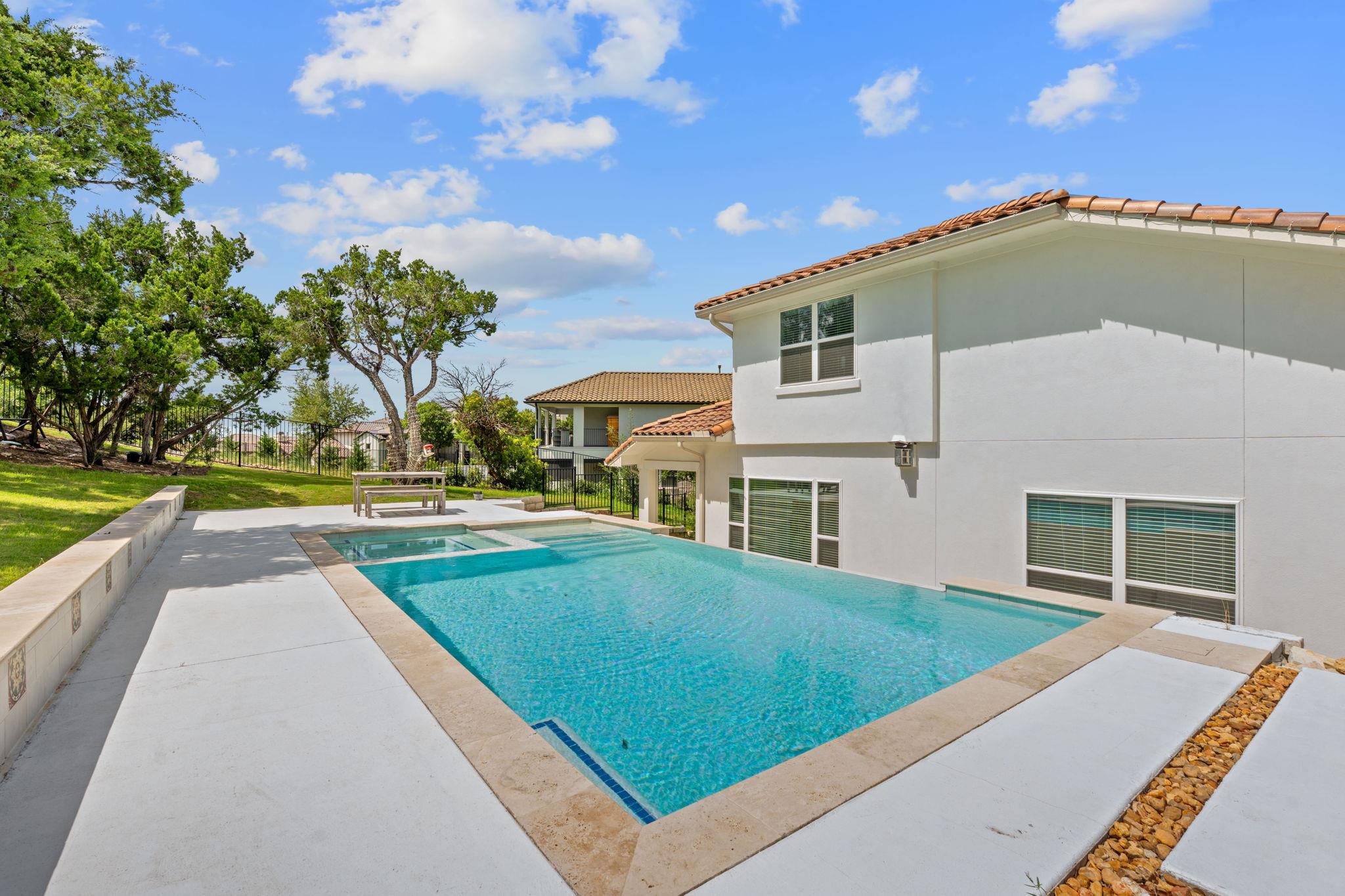 104 Majestic Arroyo Way Lakeway, TX 78738