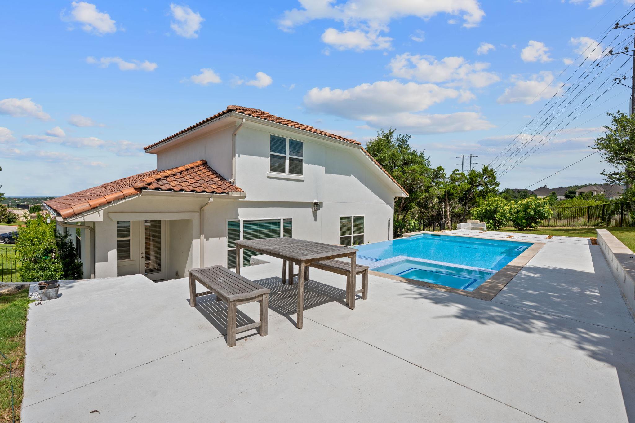 104 Majestic Arroyo Way Lakeway, TX 78738