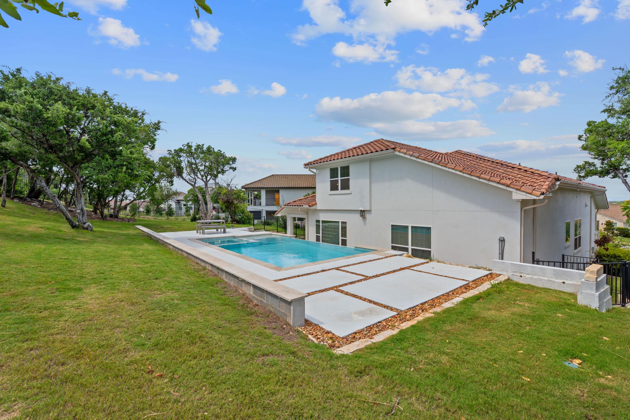 104 Majestic Arroyo Way Lakeway, TX 78738