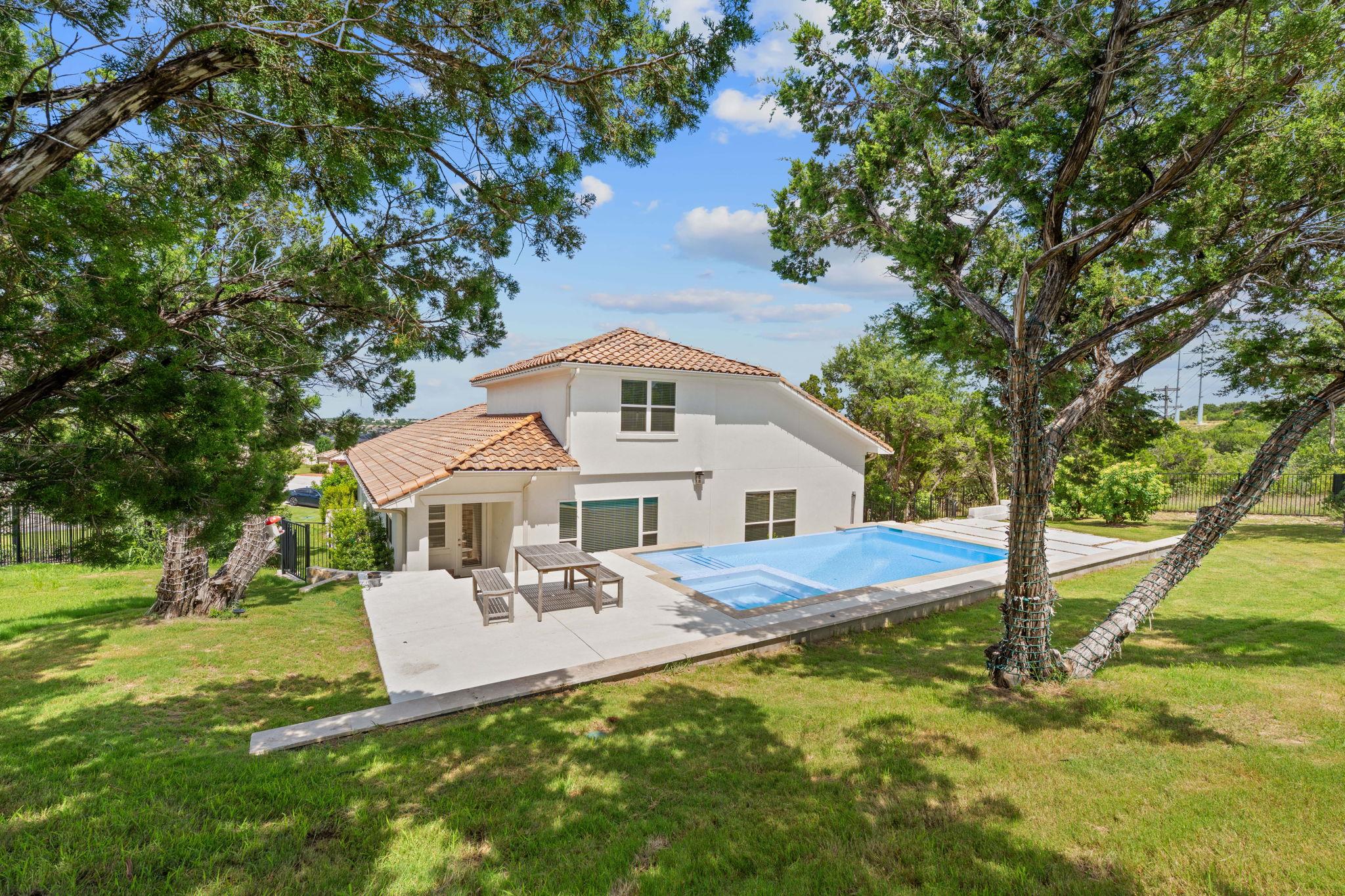 104 Majestic Arroyo Way Lakeway, TX 78738