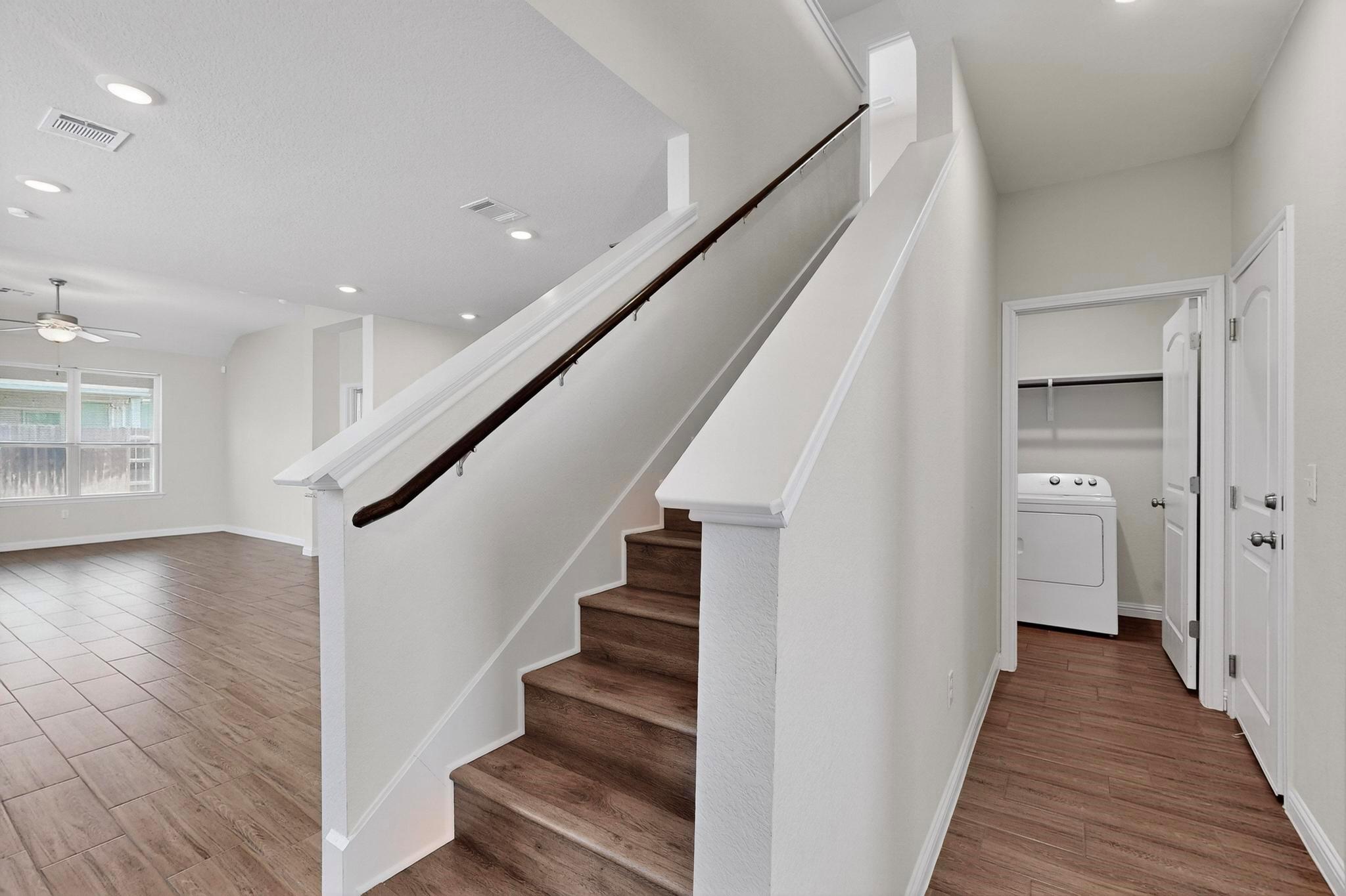 8302 Cottage Rose Dr Austin, TX 78744