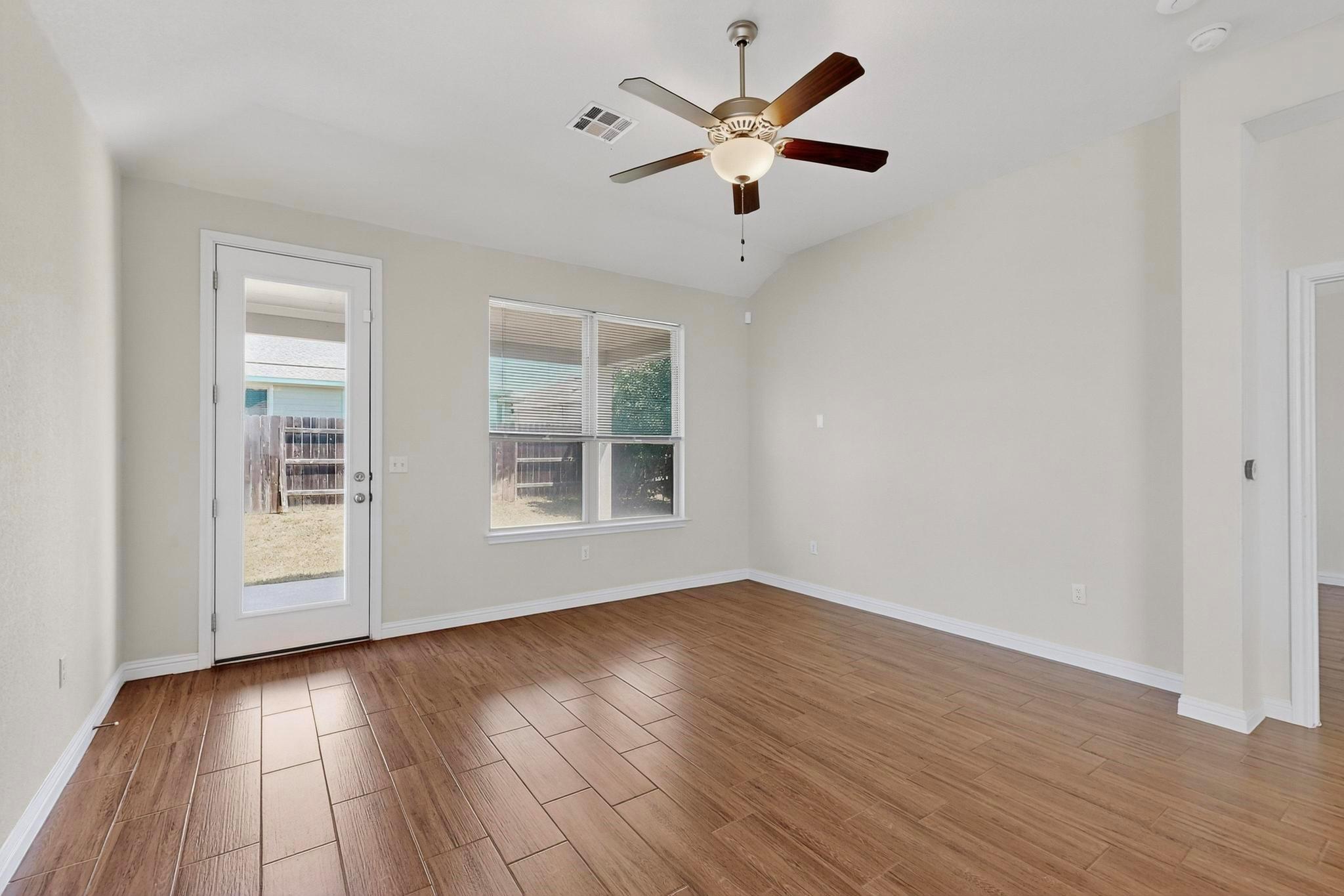 8302 Cottage Rose Dr Austin, TX 78744