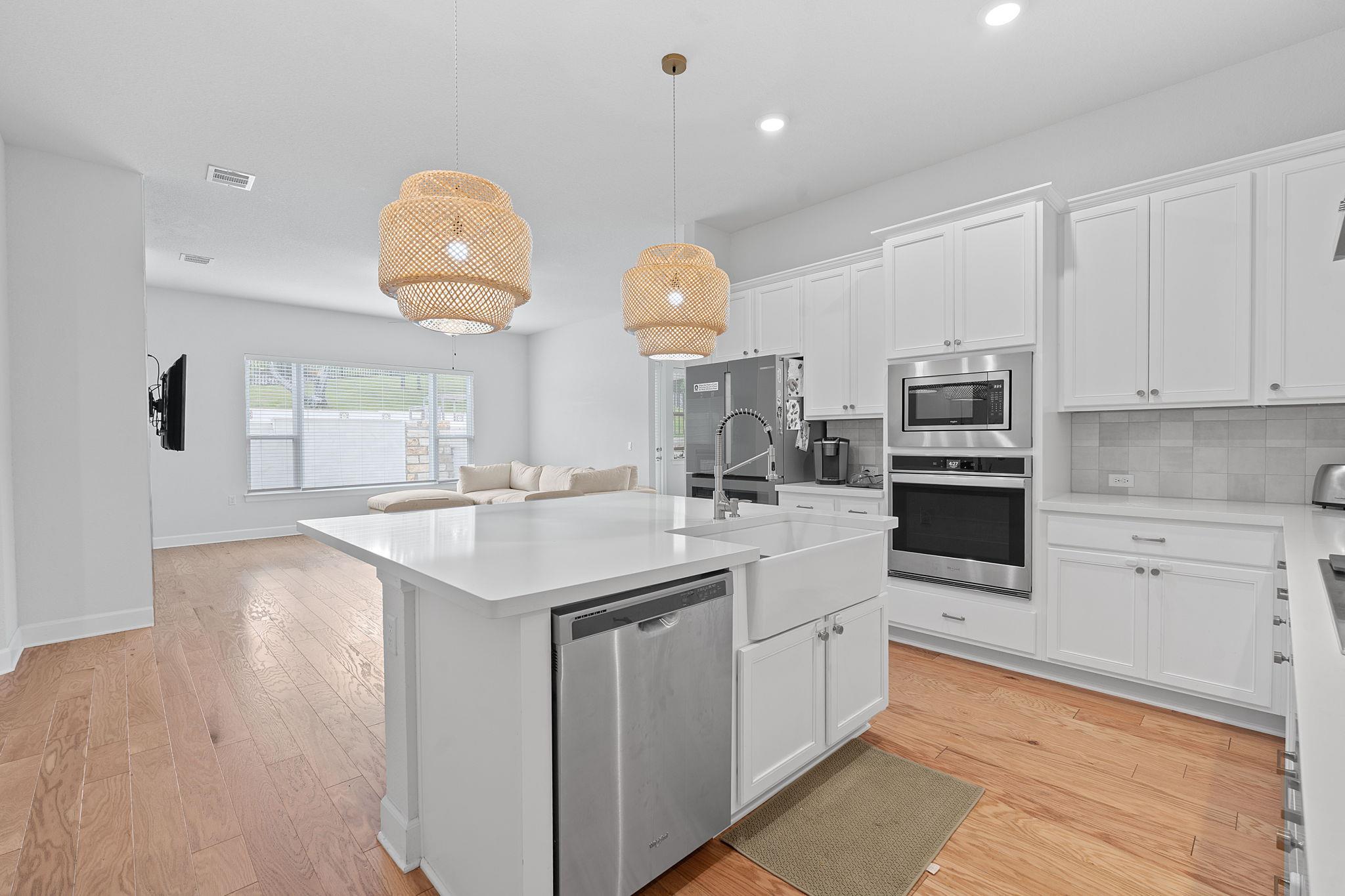 104 Majestic Arroyo Way Lakeway, TX 78738