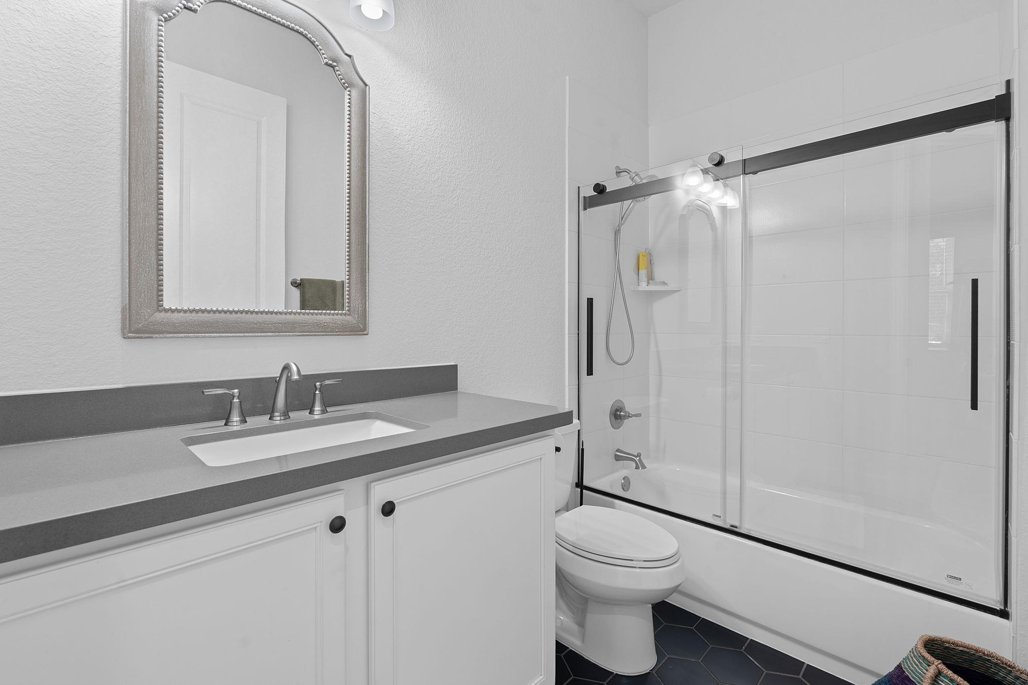 104 Majestic Arroyo Way Lakeway, TX 78738