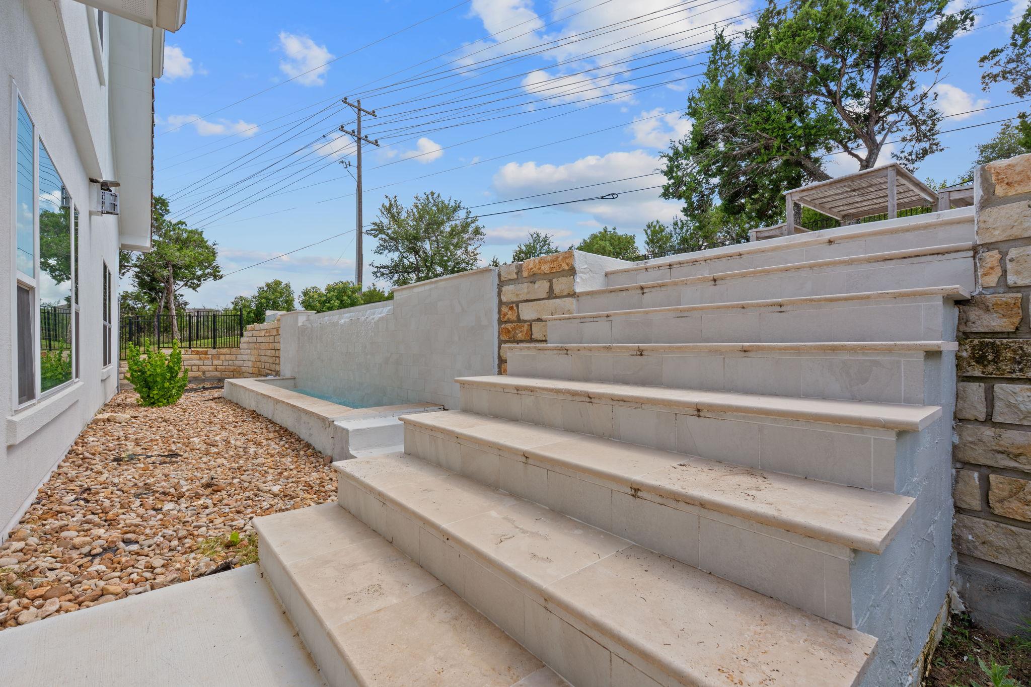 104 Majestic Arroyo Way Lakeway, TX 78738