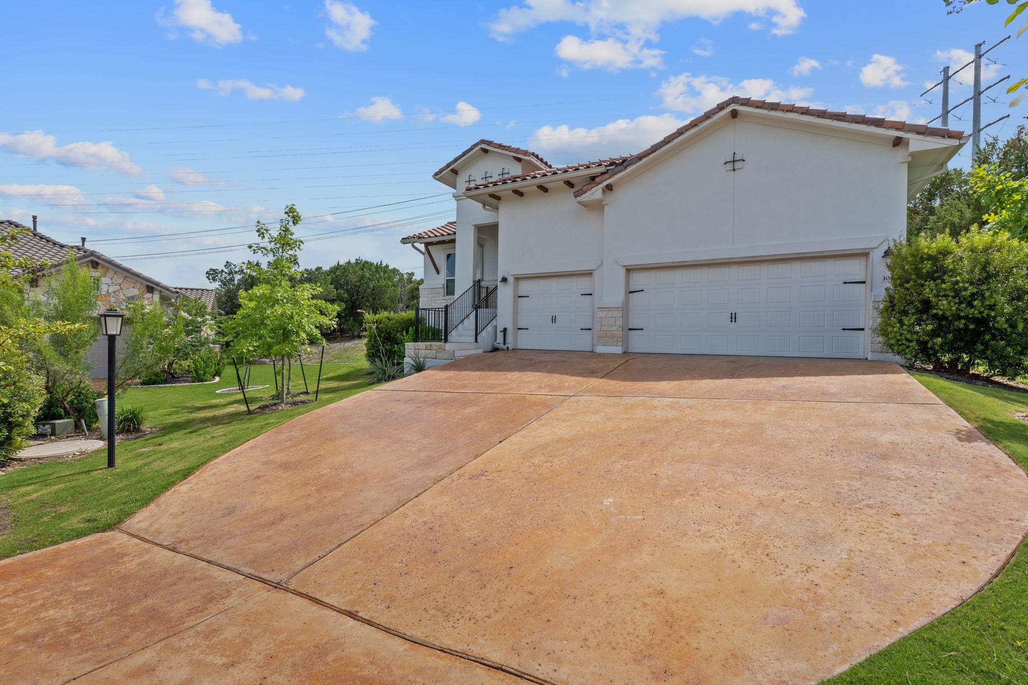 104 Majestic Arroyo Way Lakeway, TX 78738