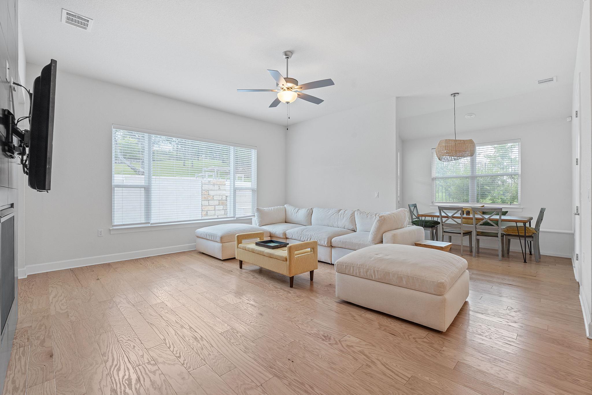 104 Majestic Arroyo Way Lakeway, TX 78738