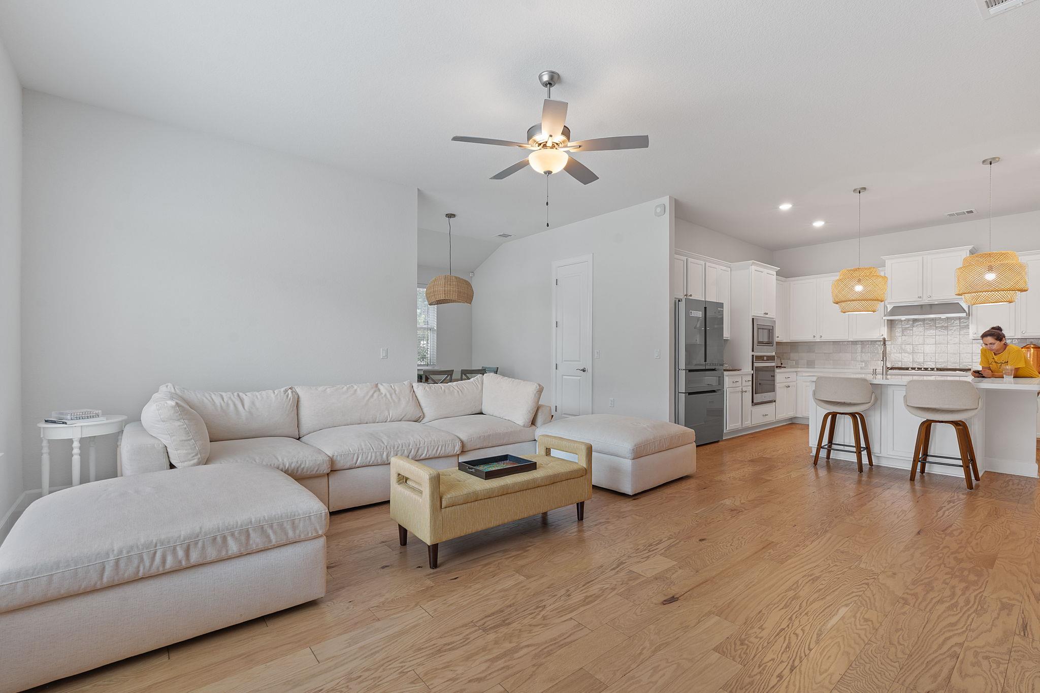 104 Majestic Arroyo Way Lakeway, TX 78738