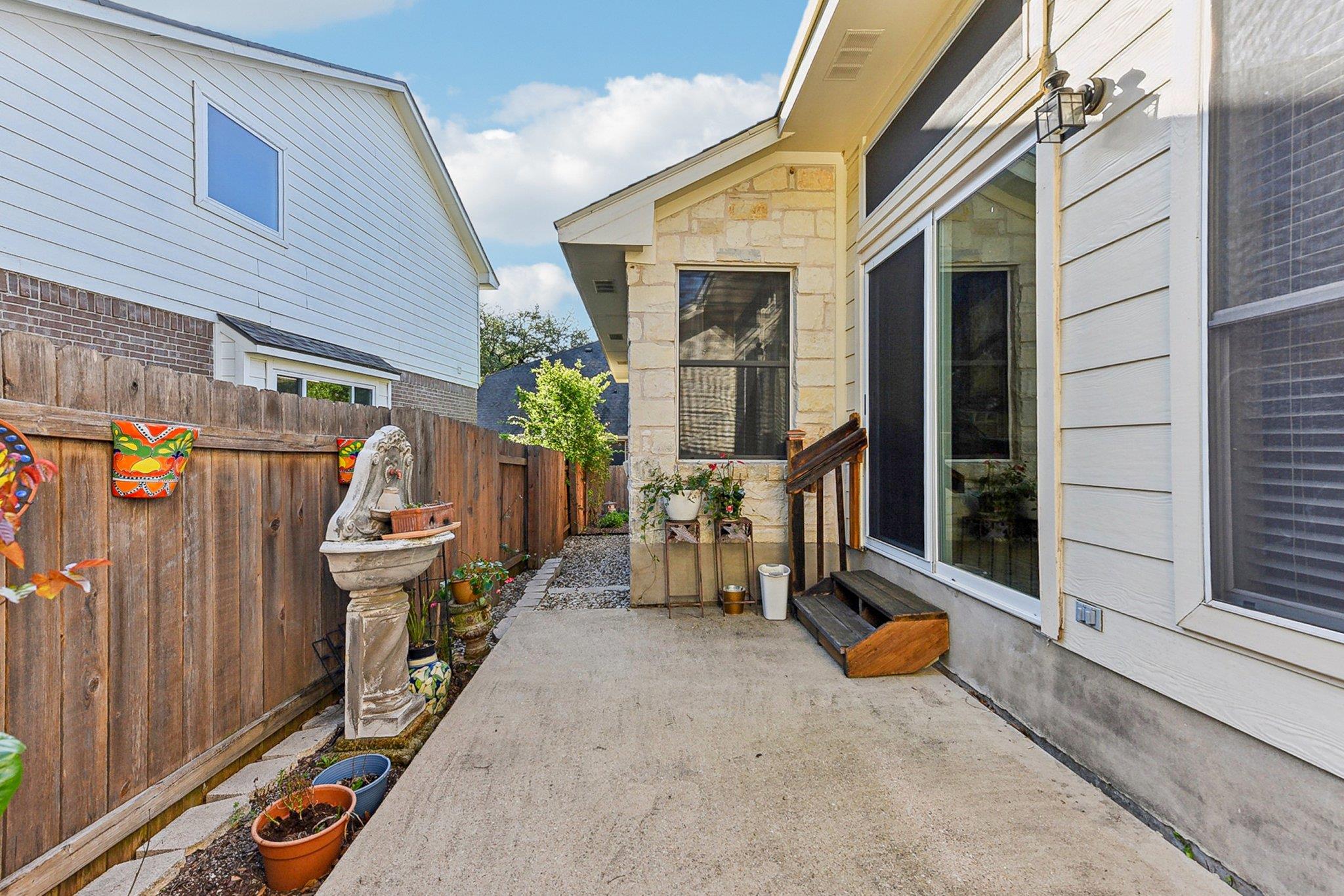 8909 Lomita Verde Ct Austin, TX 78749