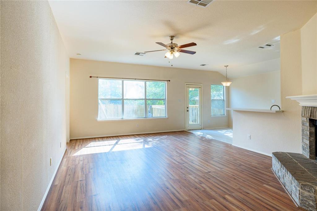 103 Oriole Cv Cedar Creek, TX 78612