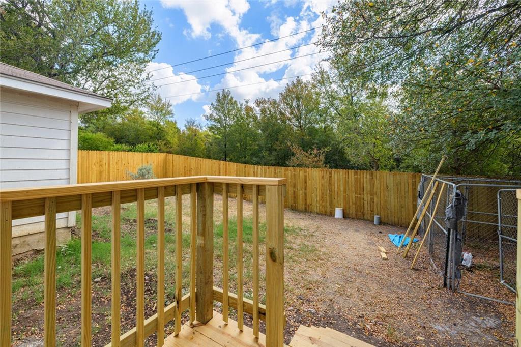 103 Oriole Cv Cedar Creek, TX 78612