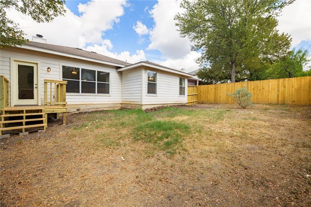 103 Oriole Cv Cedar Creek, TX 78612