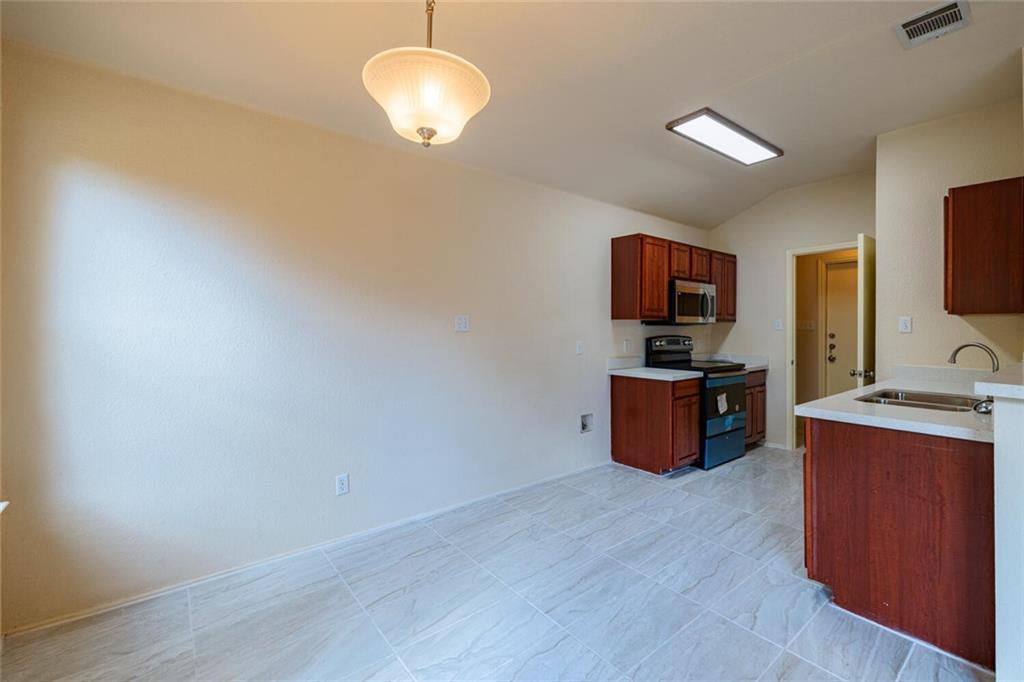 103 Oriole Cv Cedar Creek, TX 78612