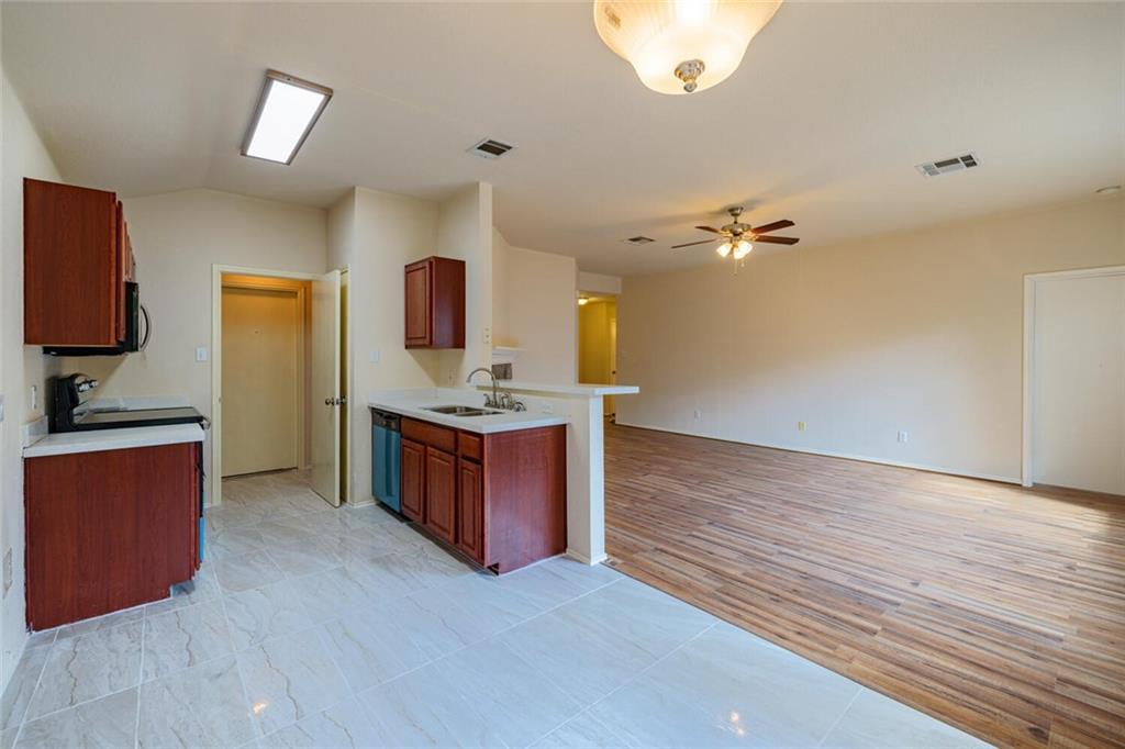 103 Oriole Cv Cedar Creek, TX 78612