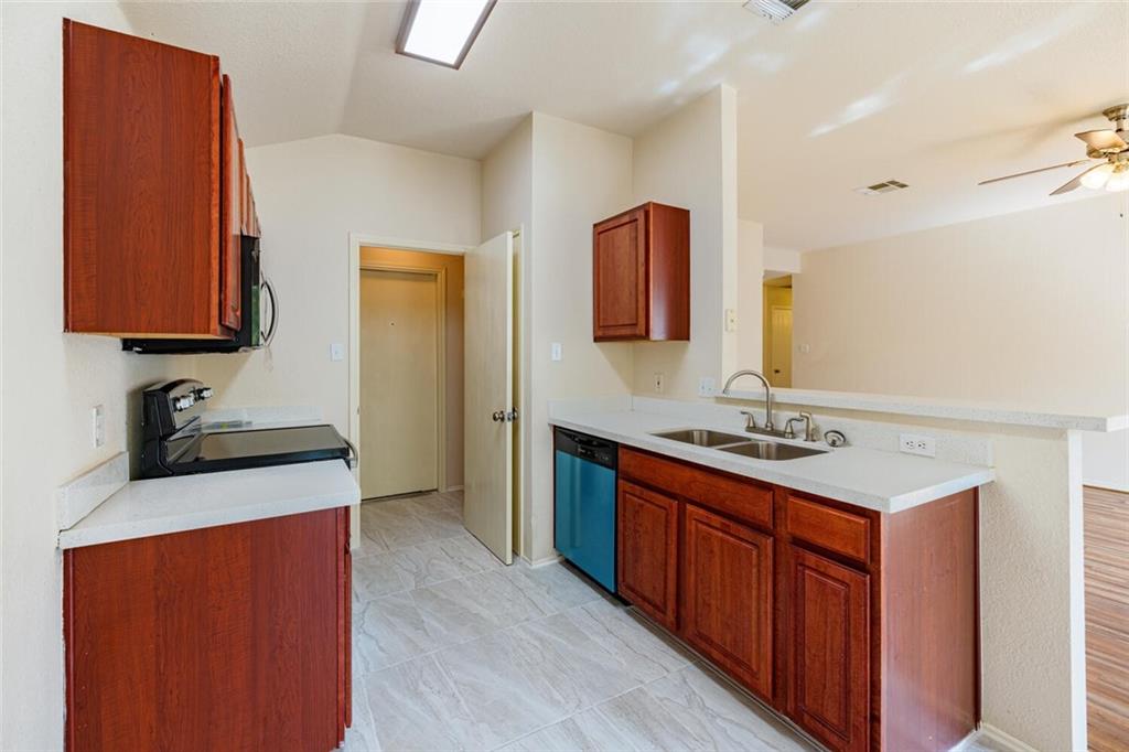 103 Oriole Cv Cedar Creek, TX 78612