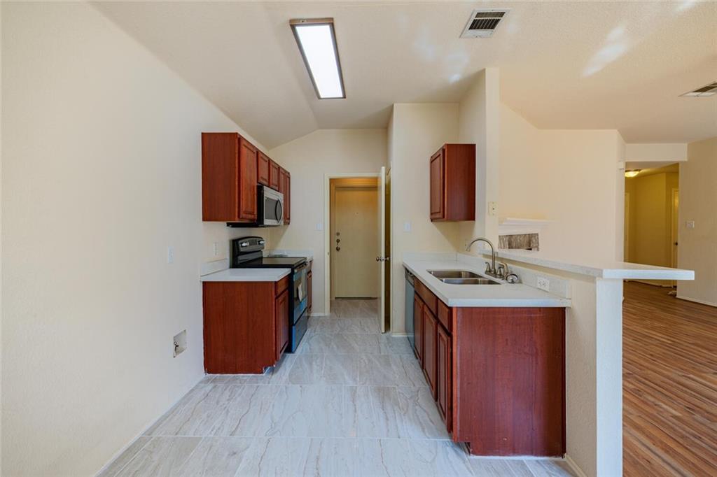 103 Oriole Cv Cedar Creek, TX 78612