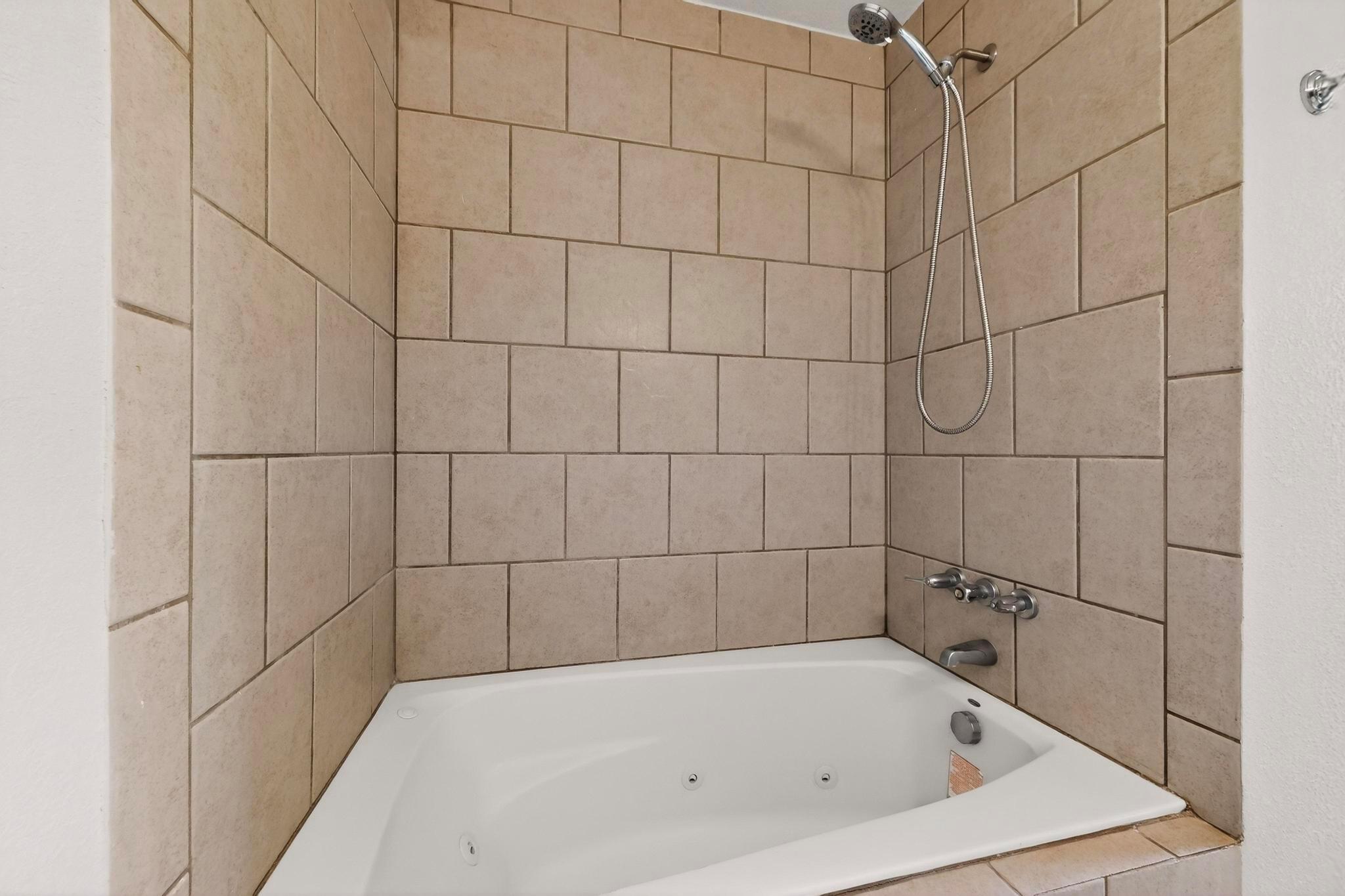 300 Hickok Ct Austin, TX 78753