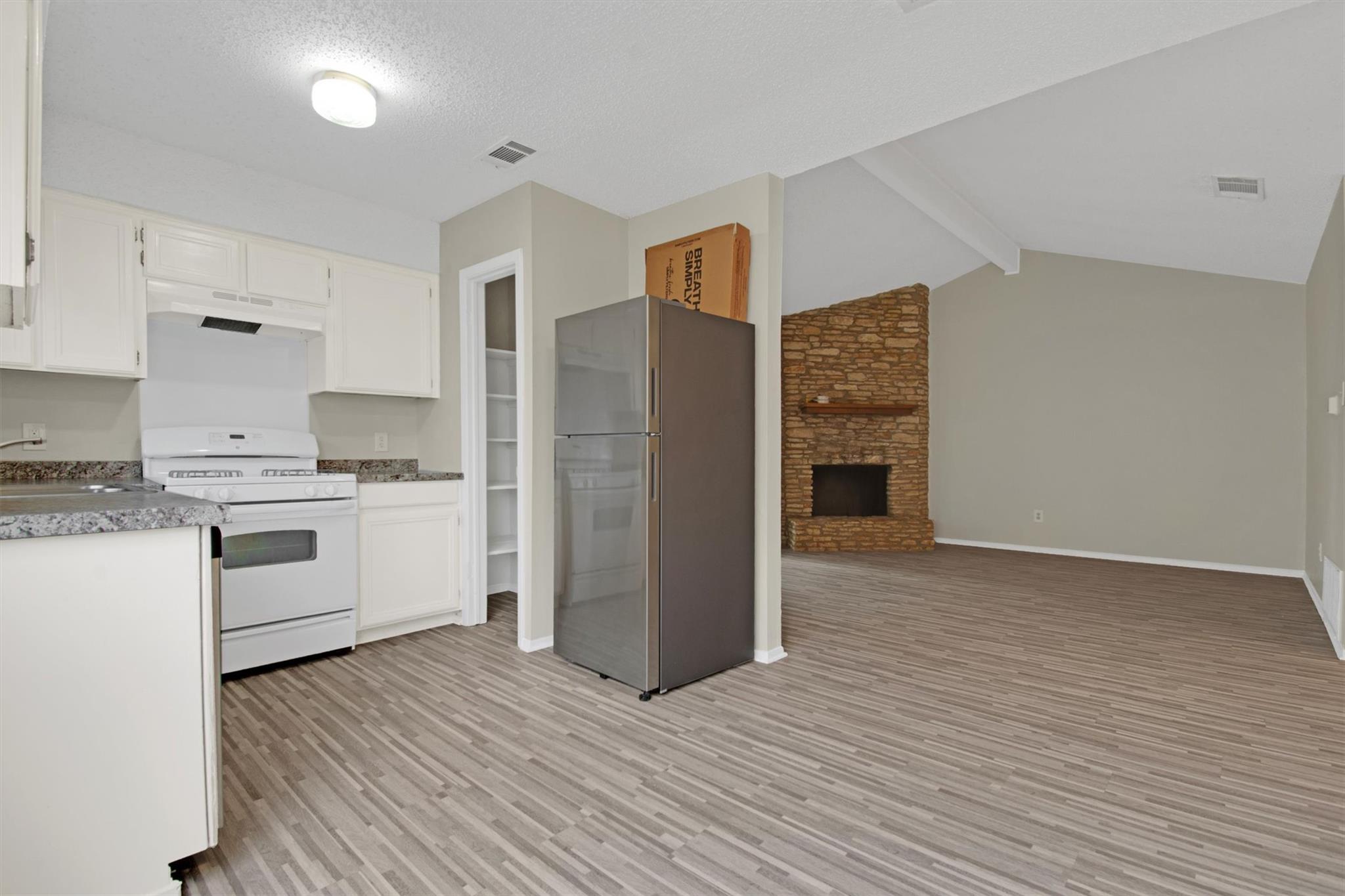 6305 Emerald Forest Dr Austin, TX 78745