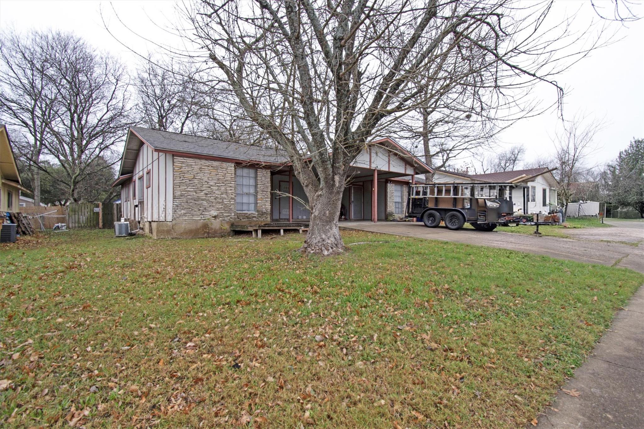 6305 Emerald Forest Dr Austin, TX 78745