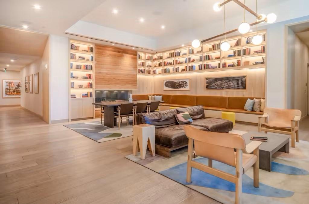 48 East Ave #2206 Austin, TX 78701