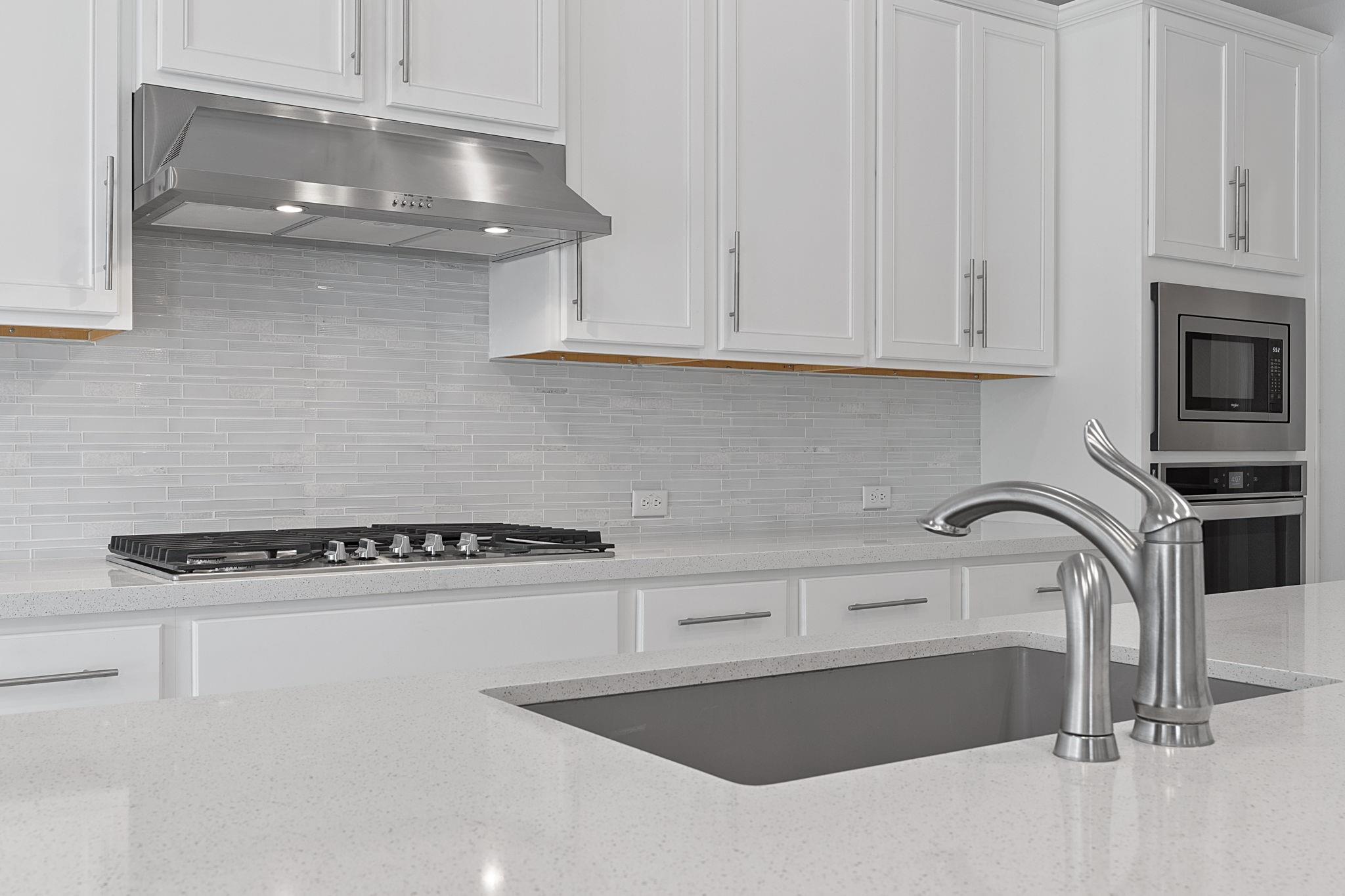 102 Majestic Arroyo Way Lakeway, TX 78738