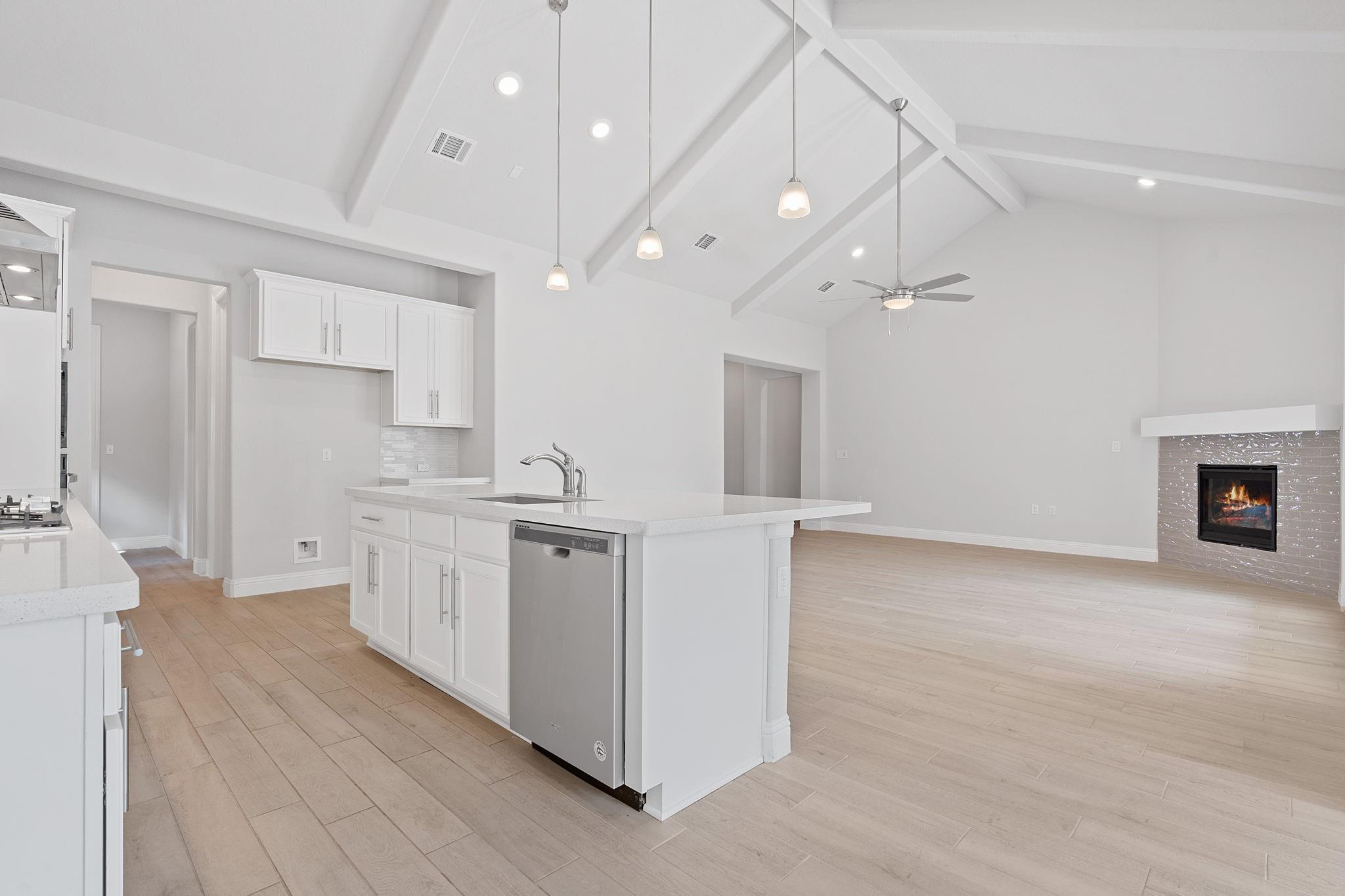 102 Majestic Arroyo Way Lakeway, TX 78738