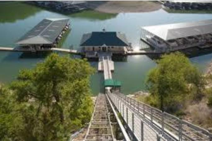 102 Majestic Arroyo Way Lakeway, TX 78738