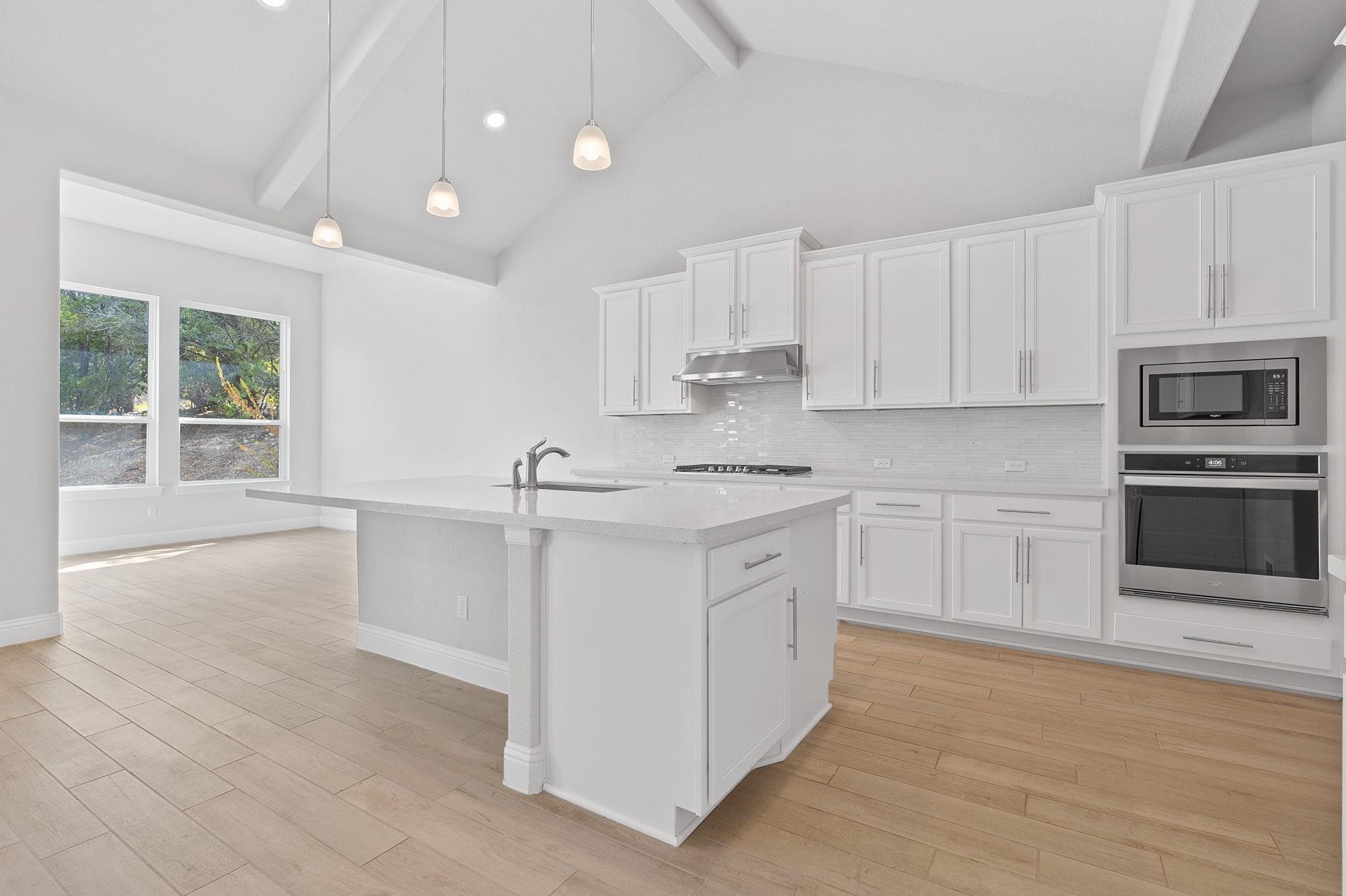 102 Majestic Arroyo Way Lakeway, TX 78738