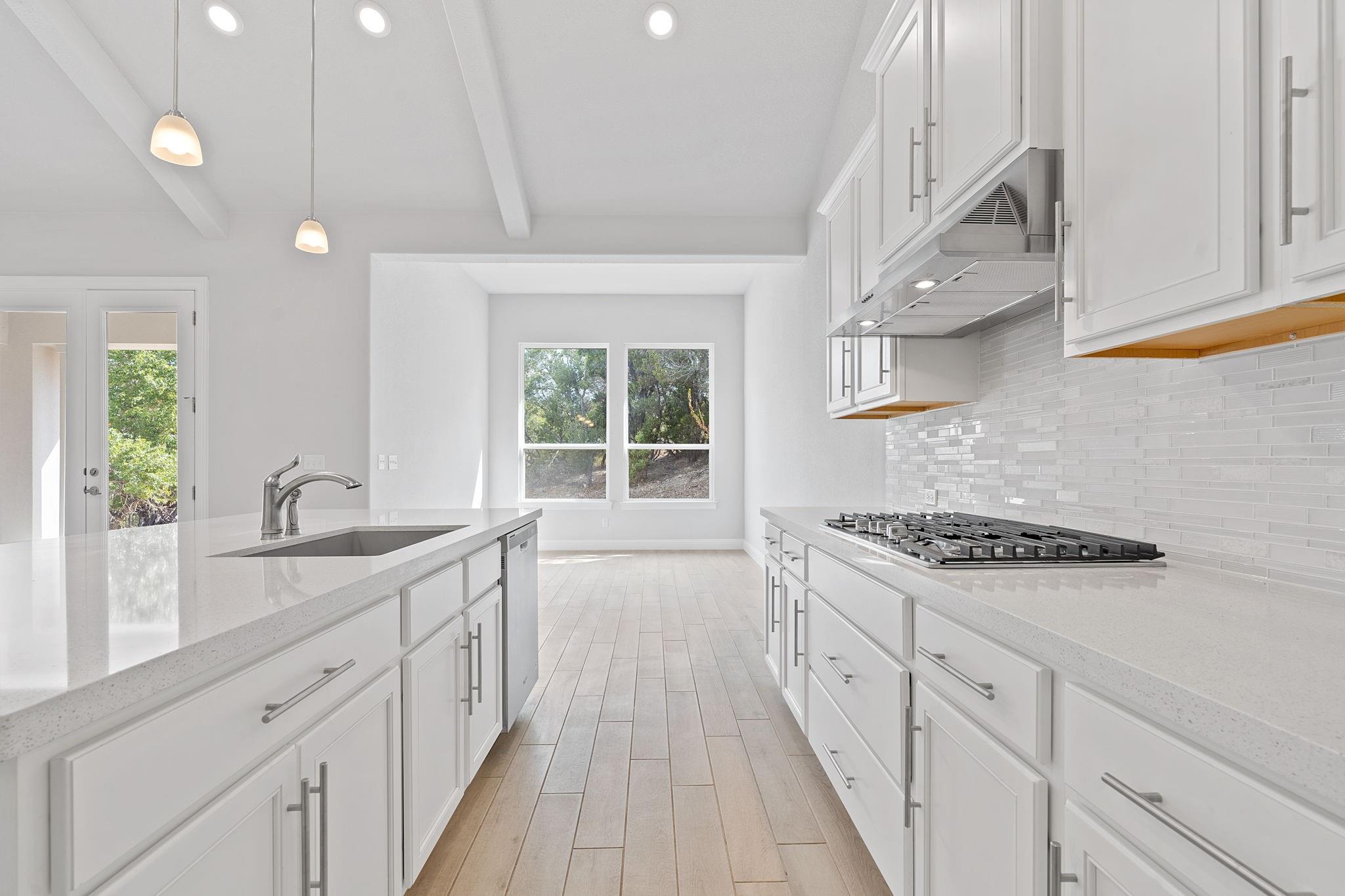 102 Majestic Arroyo Way Lakeway, TX 78738