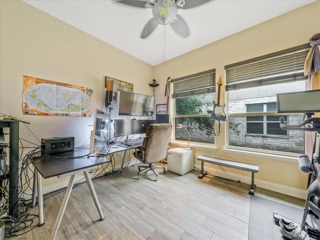 910 Wild Rose Dr Austin, TX 78737