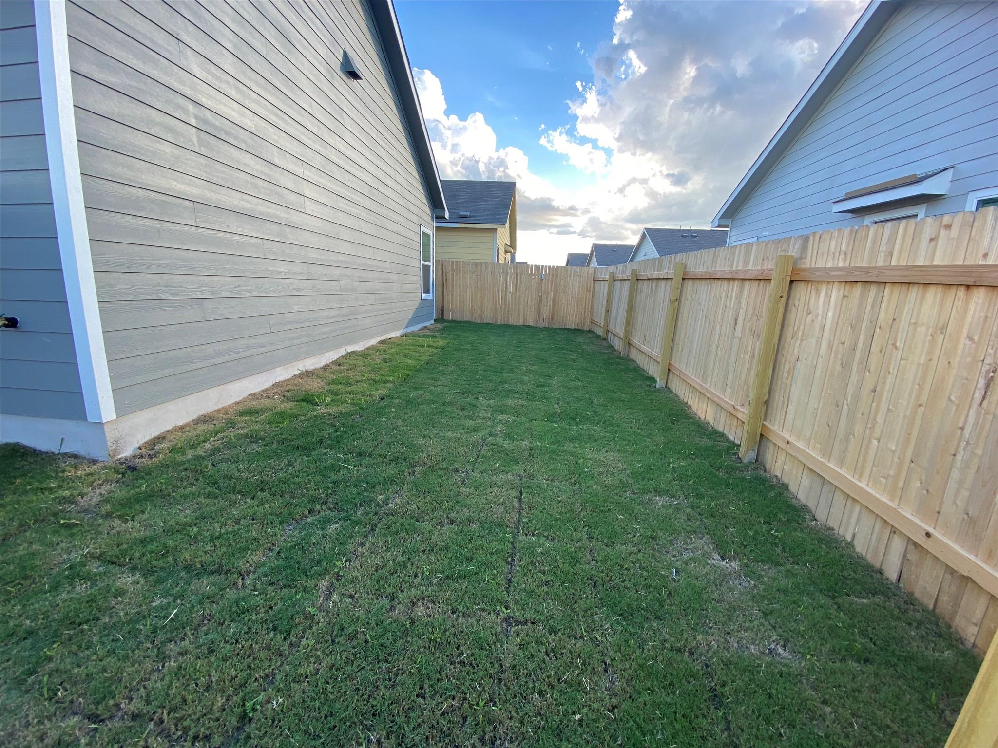 247 Mica Trl Maxwell, TX 78656